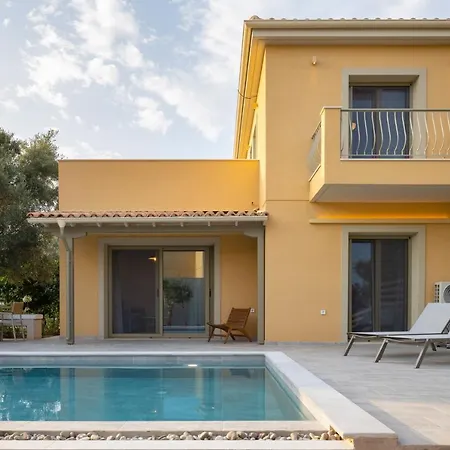 Saitia Tsoukaládhes