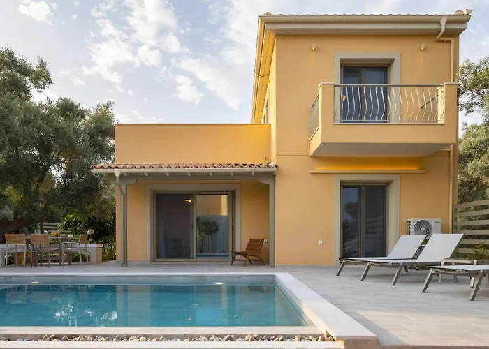 Saitia Tsoukaládhes