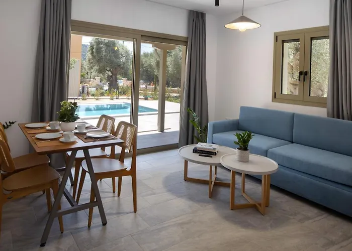 Willa Saitia Tsoukaládhes