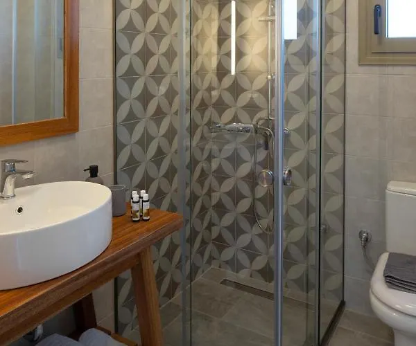 Willa Saitia Tsoukaládhes