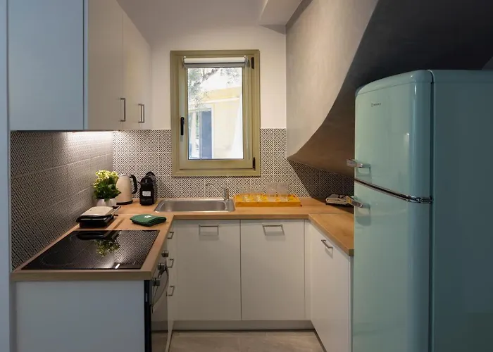 Saitia Willa Tsoukaládhes